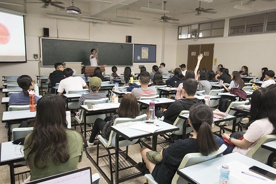 大學相繼邀約Wego來分享 -朝陽應外演講felix 大學相繼邀約Wego來分享-朝陽應外演講felix