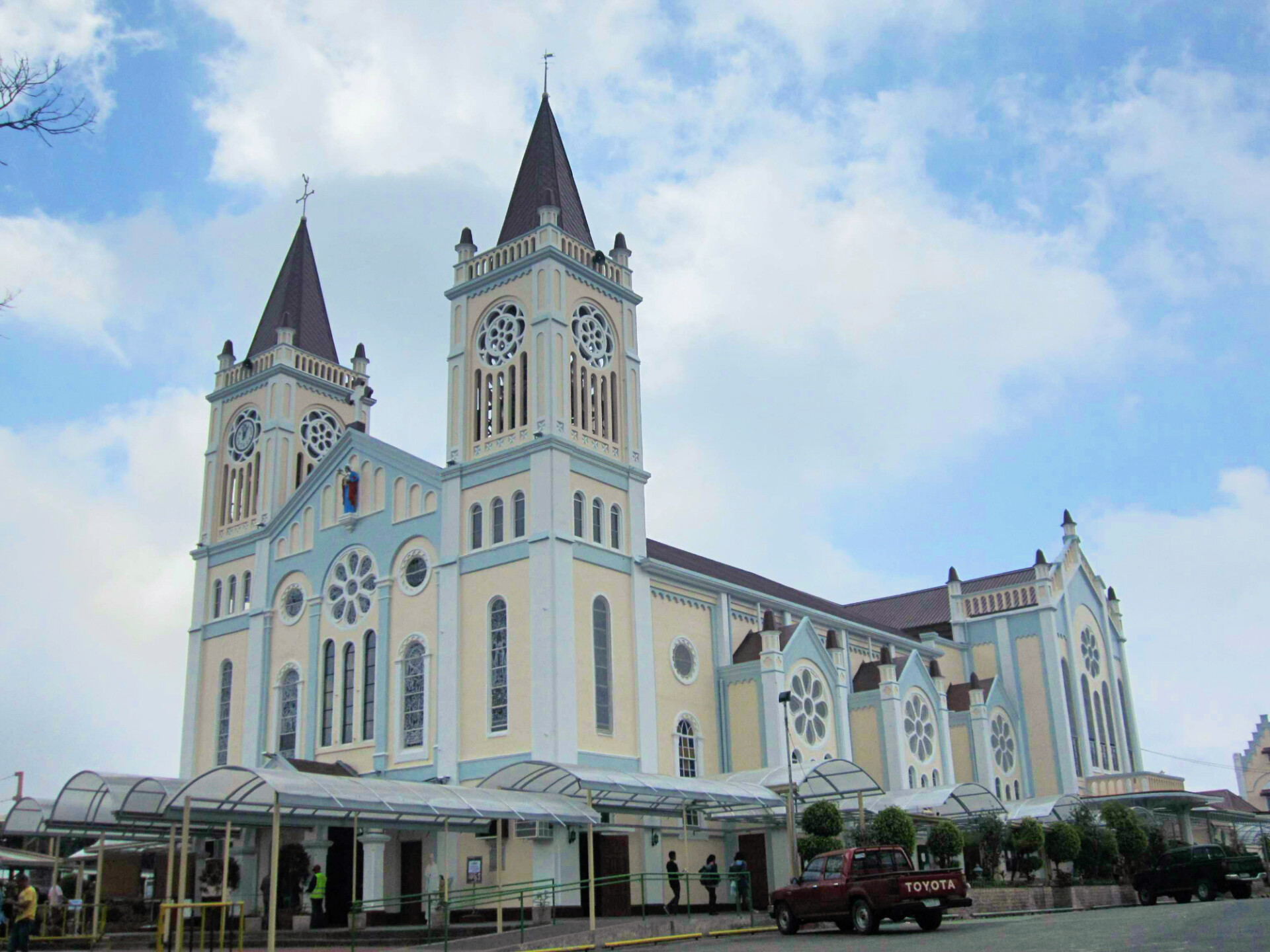 Baguio_Cathedral_2