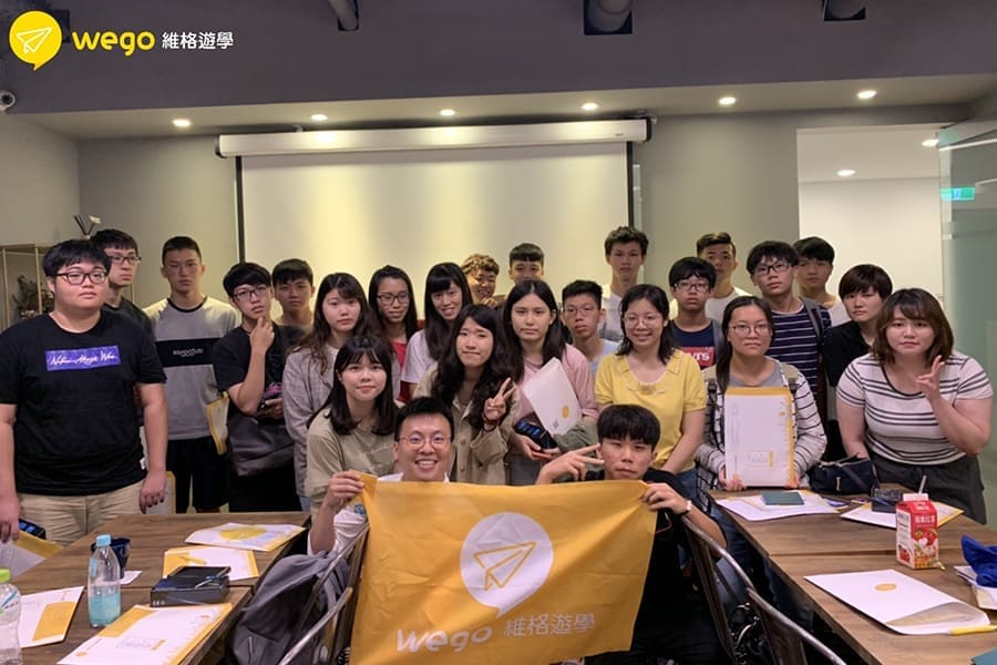 台中菲律賓行前說明會-學生大合照 台中菲律賓行前說明會-學生大合照